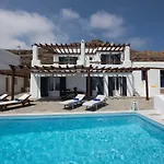 Siourdas Mykonos Villa